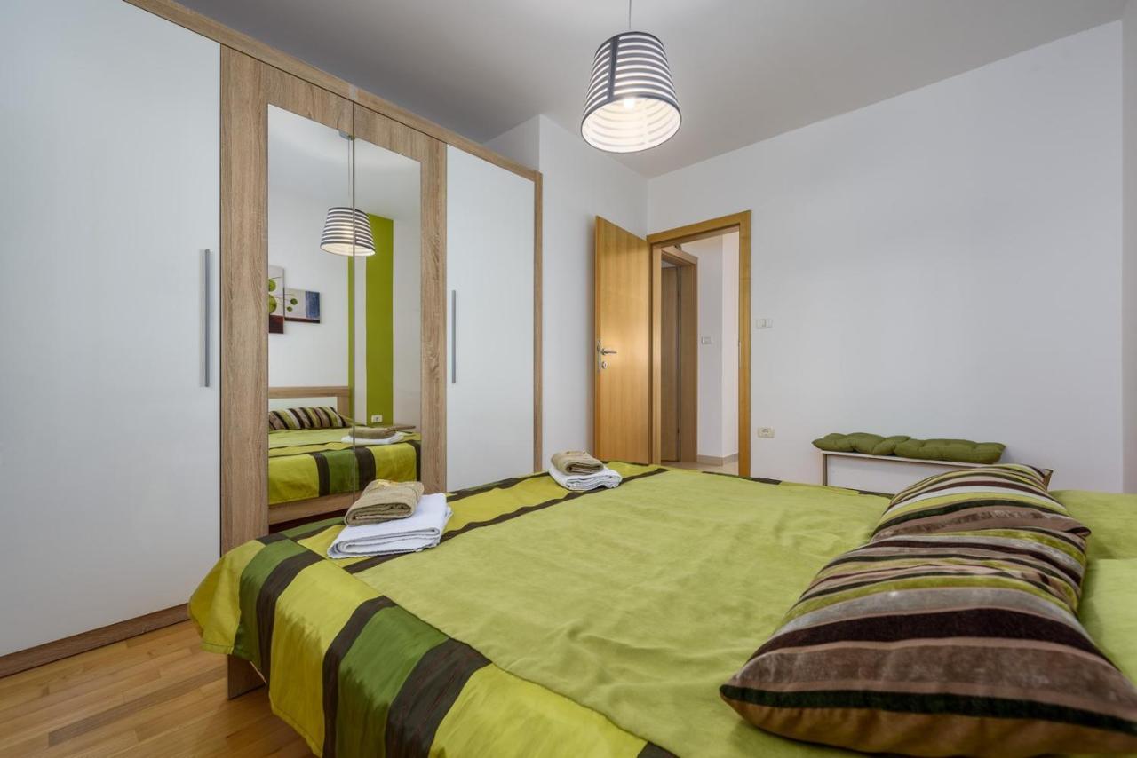 Flora House With Apartment Zambratija  Exterior foto