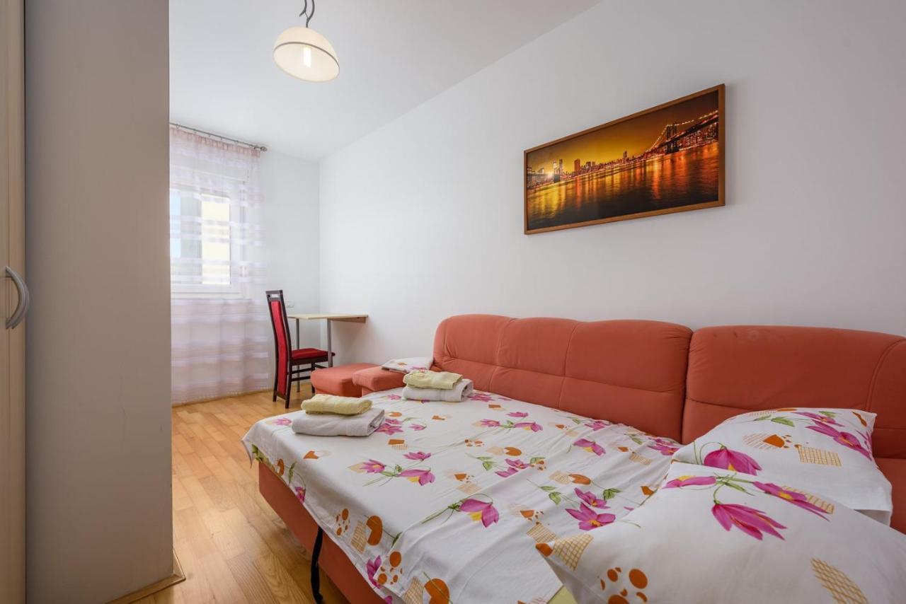 Flora House With Apartment Zambratija  Exterior foto