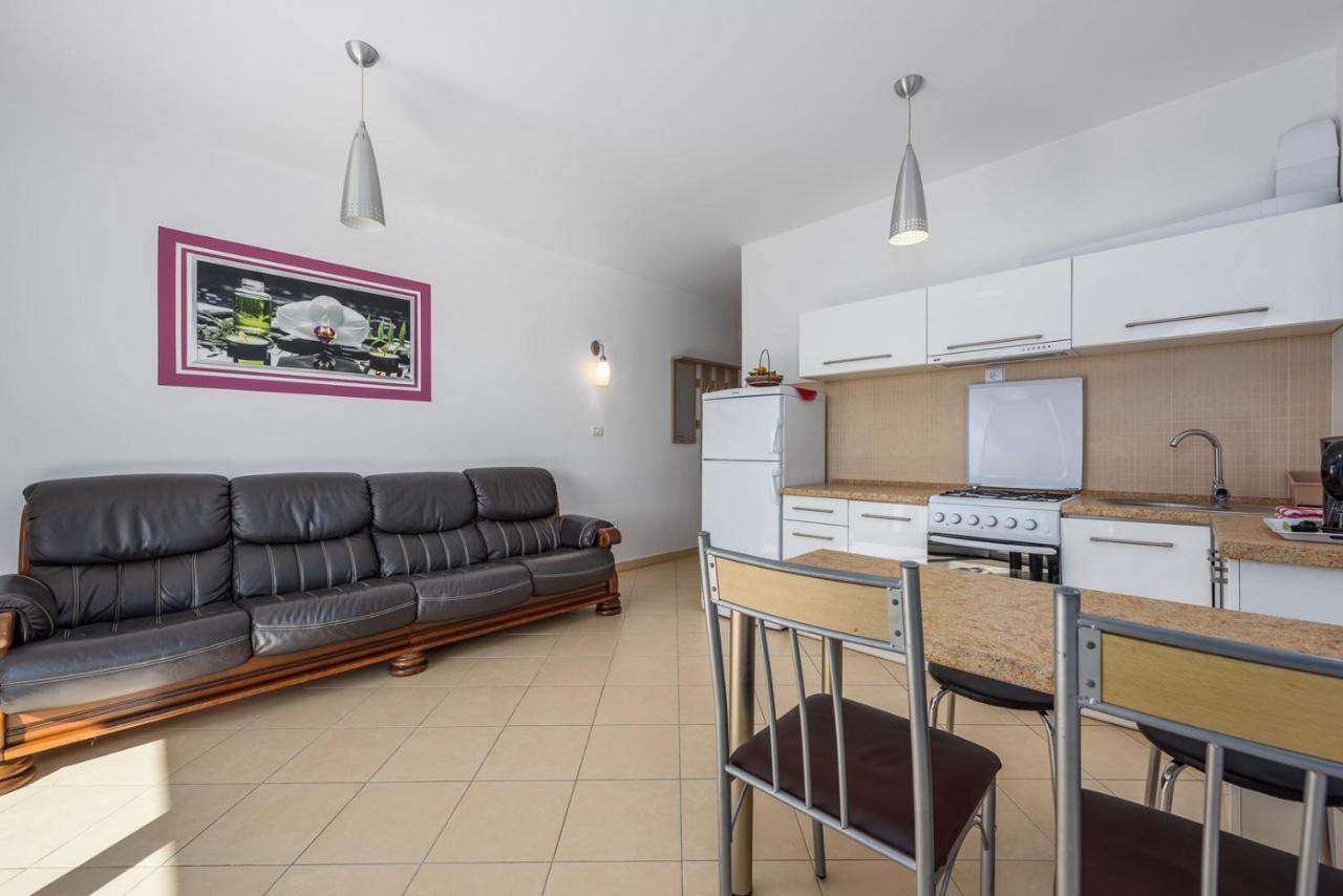 Flora House With Apartment Zambratija  Exterior foto